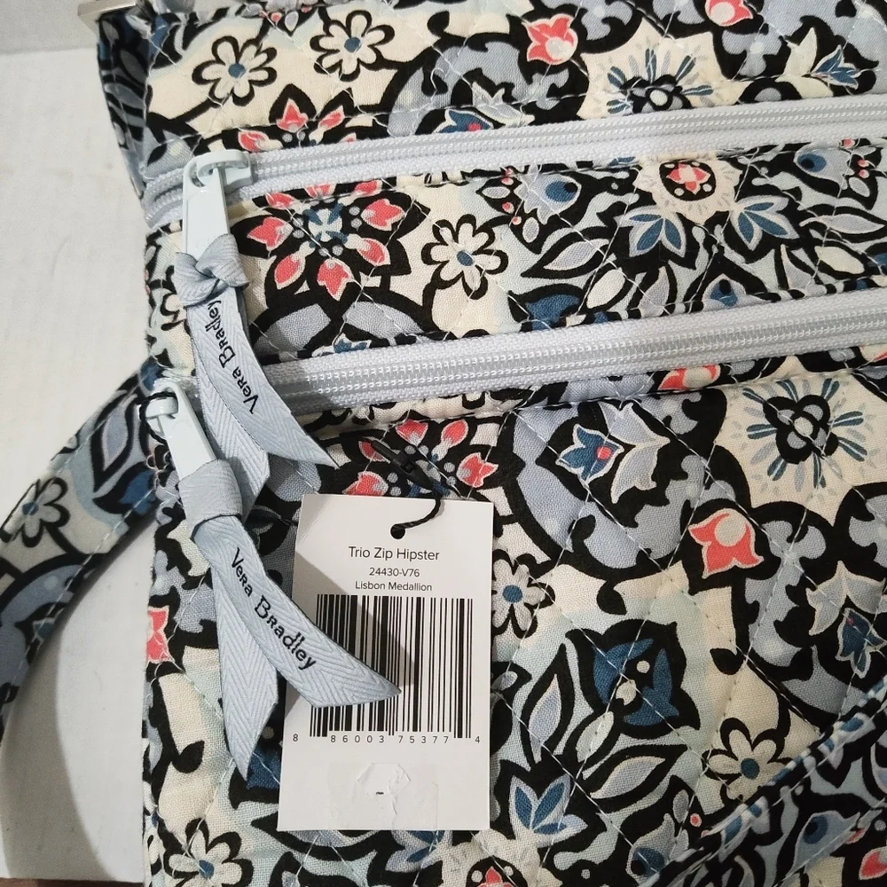 Vera Bradley Trio zip Hipster Purse Lisbon Medallion NEW Quilted blue White - Picture 6 of 10